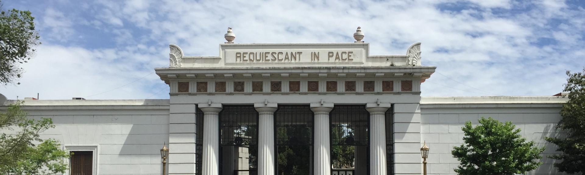 Conexión con cementerios para servicios funerarios en Villa Crespo